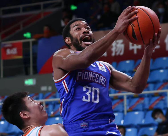 九游娱乐-风云突变里昂集结日篮板制胜，法甲版图或变，悬念犹存，更衣室氛围转暖